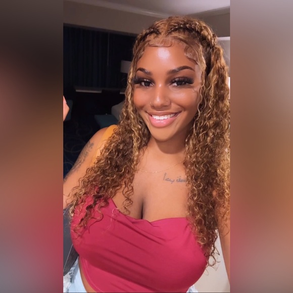 Meet your Posher, Jocelyn - Picture 2 of 3